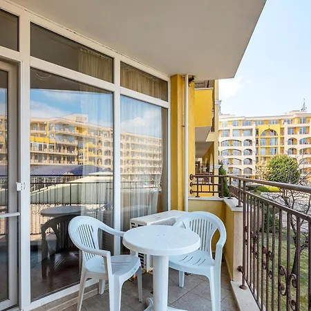Midia Luxurious Beachfront Escape With Pool Apartmán *
