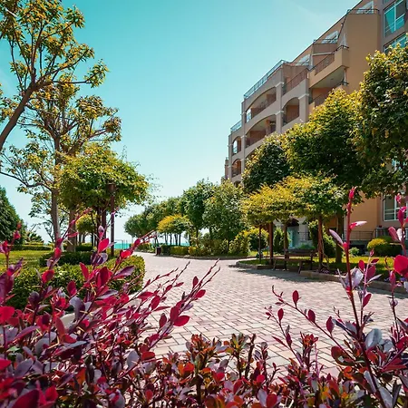Midia Luxurious Beachfront Escape With Pool * Ахелой