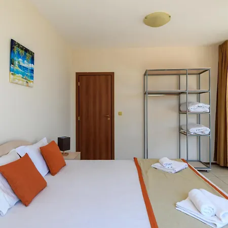 Midia Luxurious Beachfront Escape With Pool Апартамент *
