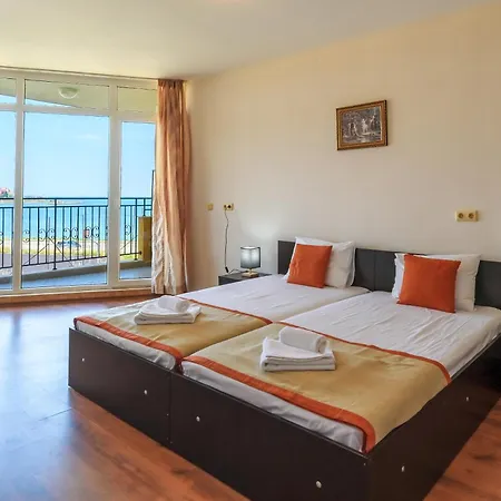 Midia Luxurious Beachfront Escape With Pool Apartmán