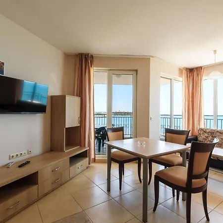 Apartmán Midia Luxurious Beachfront Escape With Pool *
