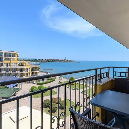 Midia Luxurious Beachfront Escape With Pool Апартамент *