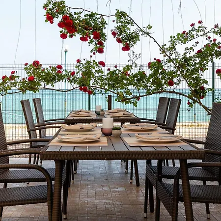 Midia Luxurious Beachfront Escape With Pool Apartmán Acheloj