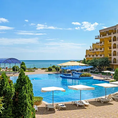 Midia Luxurious Beachfront Escape With Pool أهيلوي