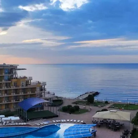 Lägenhet Midia Luxurious Beachfront Escape With Pool *