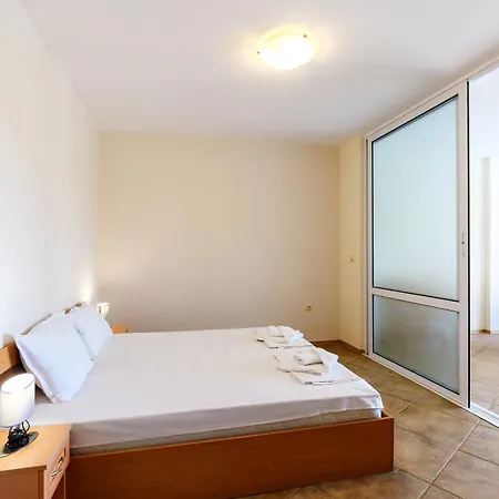 شقة Midia Luxurious Beachfront Escape With Pool *