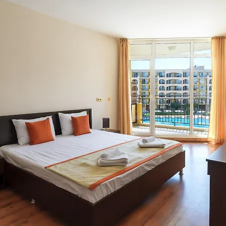 Midia Luxurious Beachfront Escape With Pool أهيلوي