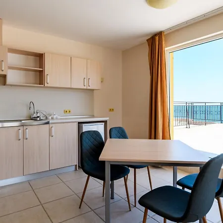 Midia Luxurious Beachfront Escape With Pool شقة *