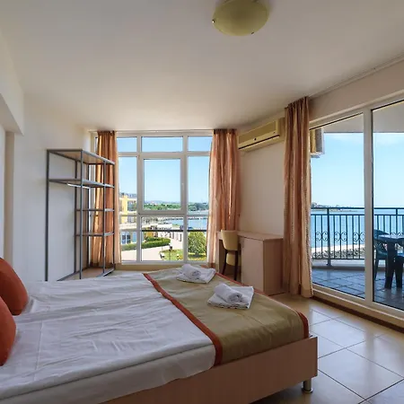 شقة Midia Luxurious Beachfront Escape With Pool *